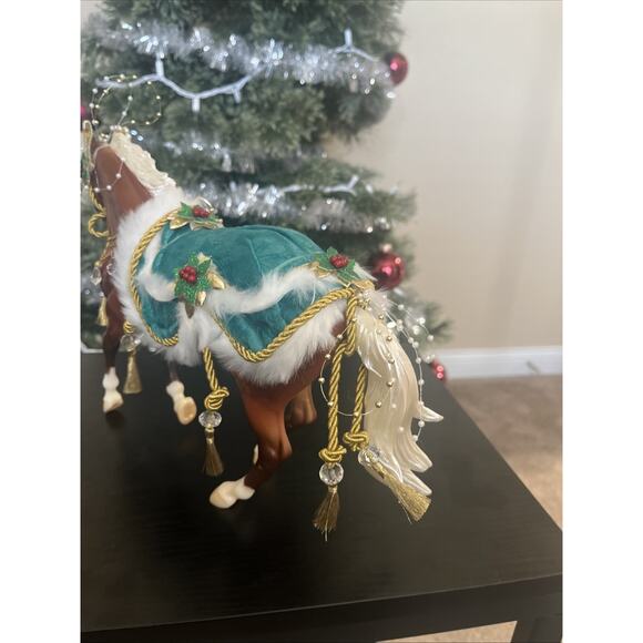 Breyer Holiday Christmas 2019 Minstrel Horse. Nice!! - Picture 6 of 10